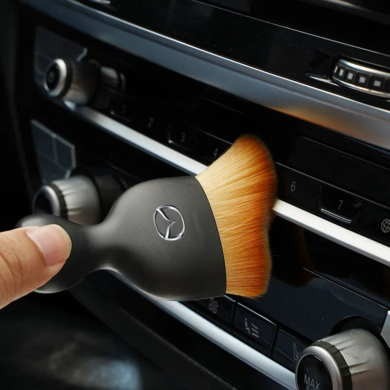 Brosse de nettoyage intérieur avec capuchon - Édition Mazda