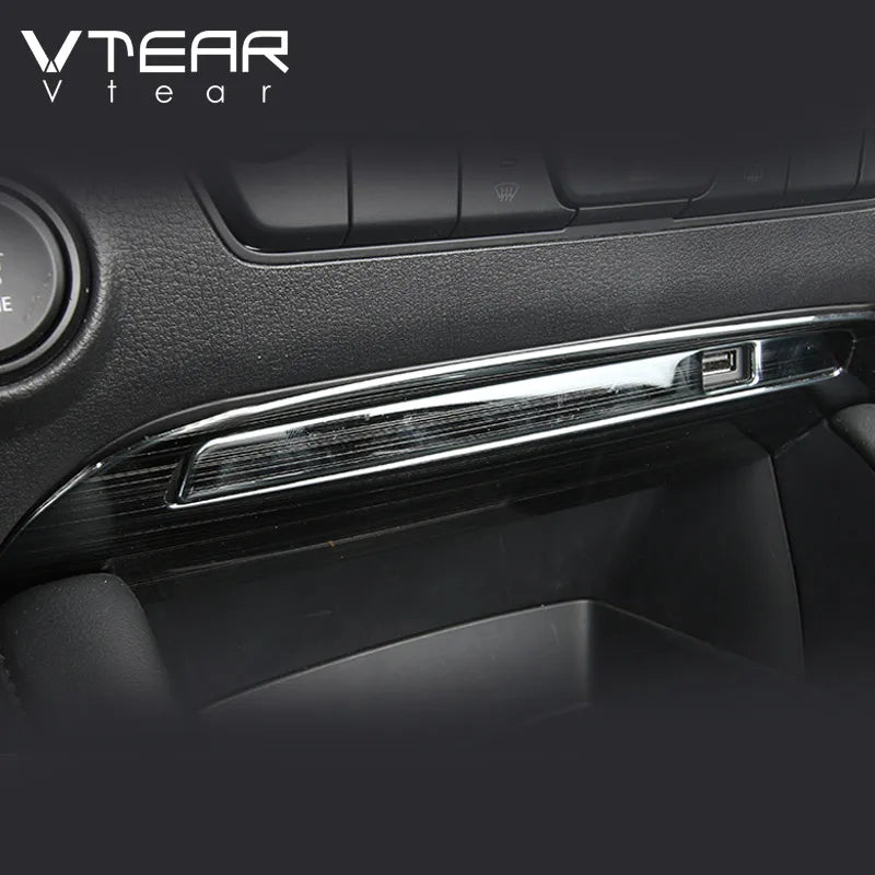 Baguette de Console Centrale Inox avec Contour USB – Mazda 3 BP