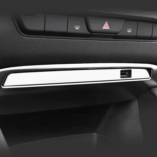 Baguette de console centrale inox avec contour USB – Mazda 3 BP