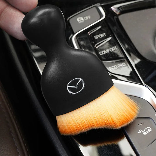 Brosse de nettoyage intérieur avec capuchon - Édition Mazda