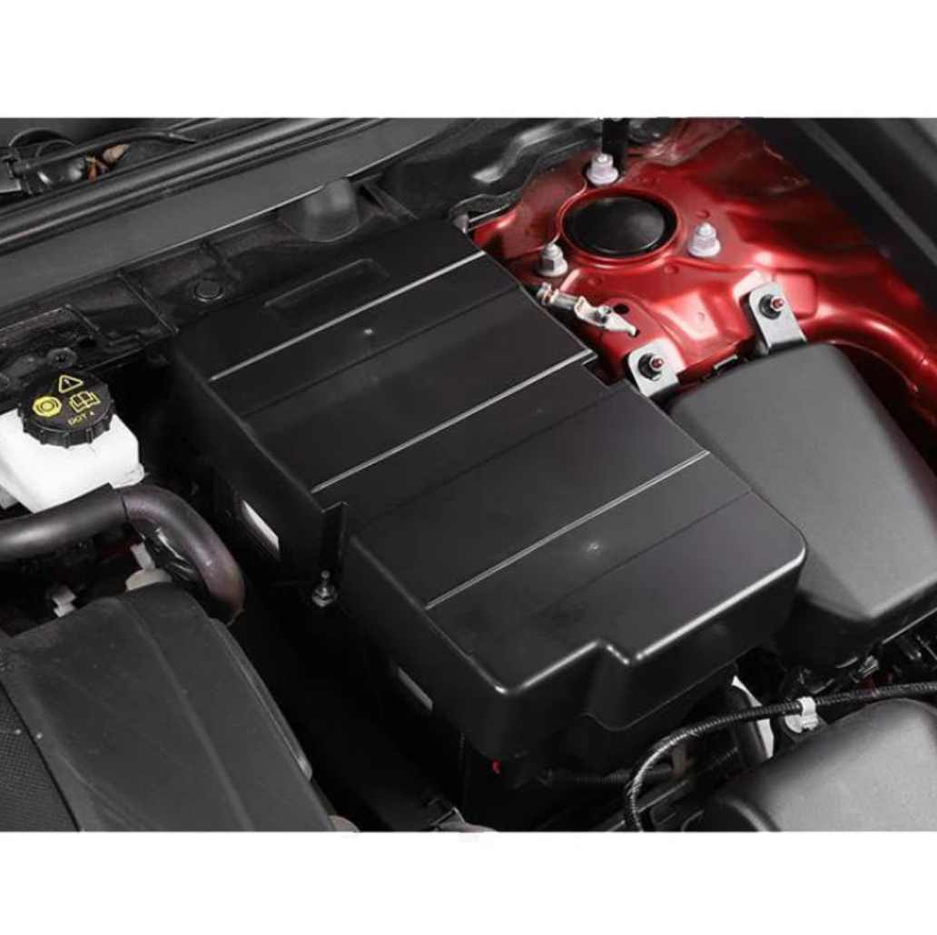 Cache batterie protecteur noir rouge intérieur compartiment moteur Mazda 3 CX-30 - Mazdrive